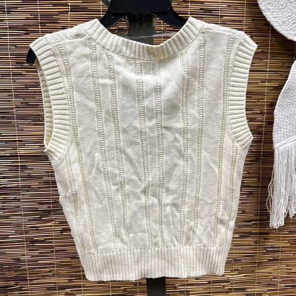 Hooked up by Iot Juniors' V-Neck Cable-Knit Vest - Ivory - Picture 3 of 3